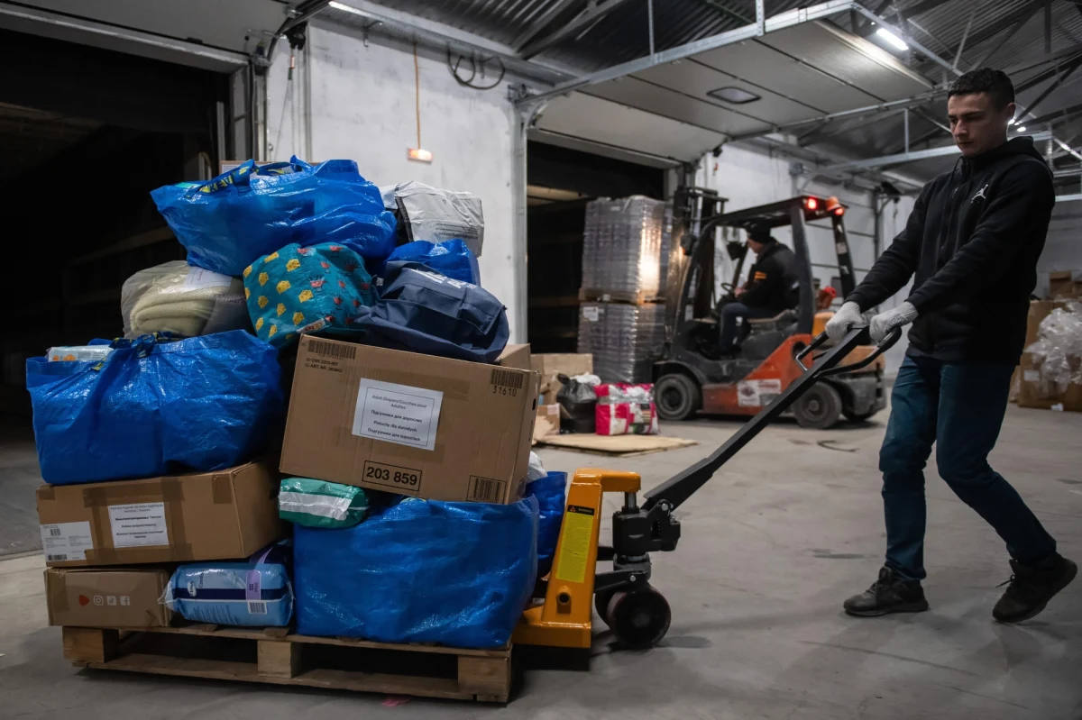 ​Milion złotych przeznaczą pomorskie samorządy na zakup sprzętu medycznego, który trafi do szpitali we Lwowie. Z Pomorza do Ukrainy wyjechał kolejny konwój humanitarny.