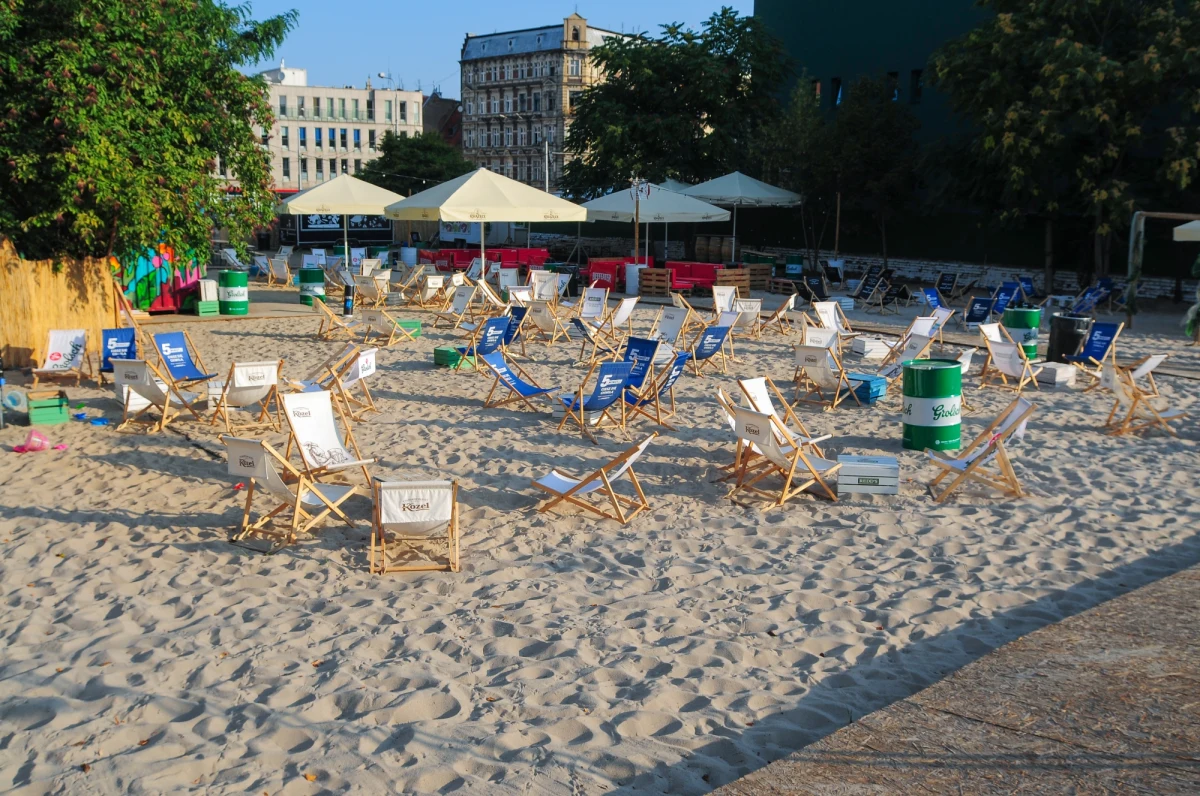 Mieszkańcy Wrocławia w tym sezonie będą mogli korzystać z trzech nowych plaż miejskich. Jak informuje Gazeta Wrocławska powstaną one na Kozanowie, na Maślicach i w Parku Tysiąclecia.