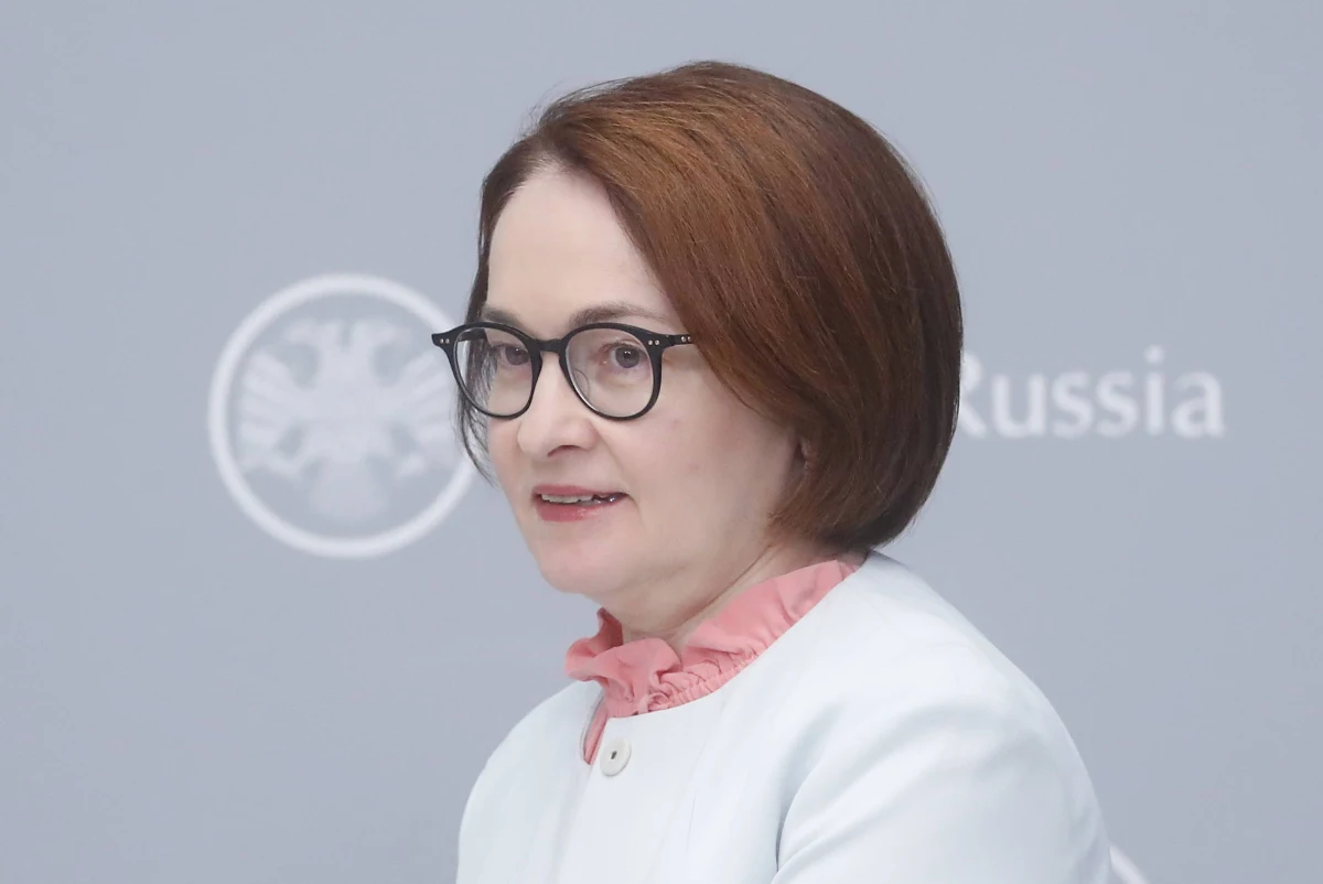 Prezes banku centralnego Rosji Elwira Nabiullina chciała się podać do dymisji, gdy prezydent Władimir Putin wydał rozkaz inwazji na Ukrainę, ale szef państwa nie zgodził się i nakazał jej pozostać na stanowisku - poinformowała agencja Bloomberg.