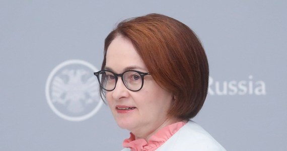 Prezes banku centralnego Rosji Elwira Nabiullina chciała się podać do dymisji, gdy prezydent Władimir Putin wydał rozkaz inwazji na Ukrainę, ale szef państwa nie zgodził się i nakazał jej pozostać na stanowisku - poinformowała agencja Bloomberg.