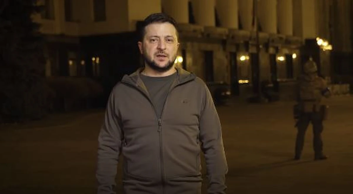 Prezydent Ukrainy Wołodymyr Zełenski w nagraniu wideo opublikowanym w nocy na Facebooku ponownie wezwał NATO do większej pomocy w walce z Rosjanami. Wyraził także wdzięczność wszystkim ludziom na świecie, którzy wspierają Ukrainę. "Szczyty NATO, UE i G7 pokażą, kto jest przyjacielem" - mówił.