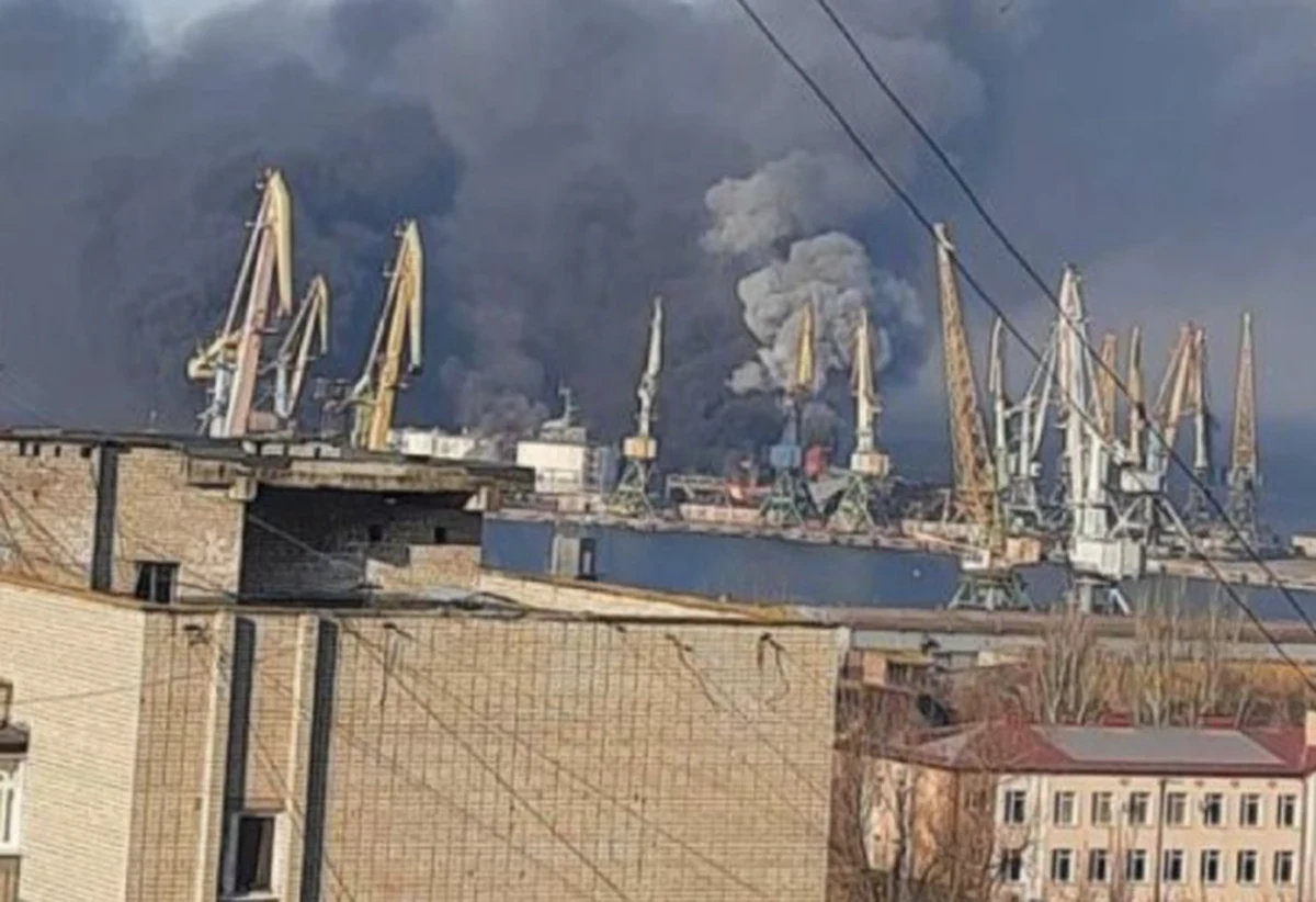 Do potężnej eksplozji doszło w porcie w Berdiańsku nad Morzem Azowskim. Płonie tam skład paliwa. Miasto to jest pod rosyjską okupacją. 