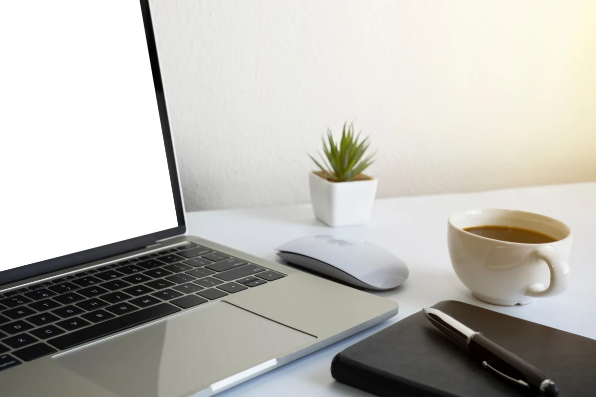 Na Placu Grunwaldzkim otwarta została przestrzeń do pracy dla nowych mieszkańców z Ukrainy. To forma pomocy dla tych, którzy próbują odnaleźć się w nowej rzeczywistości i podjąć aktywność zawodową. Biurko można zarezerwować na godziny. 