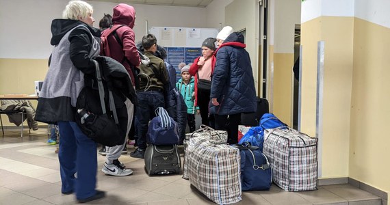 Do popularnego "Bratniaka", czyli akademika przy ulicy Żołnierskiej w Olsztynie trafiły już 52 osoby z Ukrainy. Docelowo w budynku Uniwersytetu Warmińsko-Mazurskiego w Olsztynie schronienie znajdzie pół tysiąca uchodźców. Według nieoficjalnych informacji Ukraińcy mogą też trafić do byłego biurowca Telekomunikacji Polskiej przy ulicy Piłsudskiego.