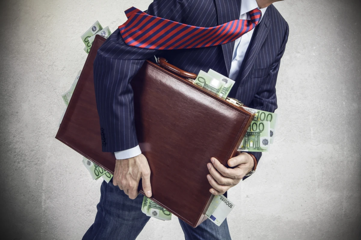 Jaka jest skala posiadania rosyjskich oligarchów w Polsce i ile z ich środków zostało dotąd zamrożonych przez działania rządu? Podczas dzisiejszej sesji poselskich pytań i odpowiedzi rządu padła dziś w Sejmie odpowiedź na pytanie, które zadaje sobie wielu z nas. Odpowiedź, dodajmy krępująca i zawstydzająca.