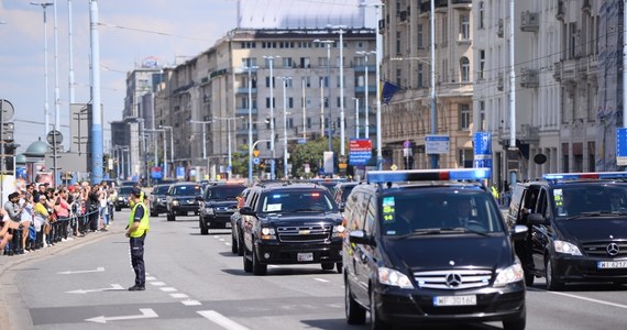 Policja zapowiada duże utrudnienia na ulicach Warszawy w związku z wizytą prezydenta Stanów Zjednoczonych Joe Bidena. Służby zalecają, by planując trasę przejazdu, omijać centrum miasta. Wizyta potrwa od piątku do soboty. 