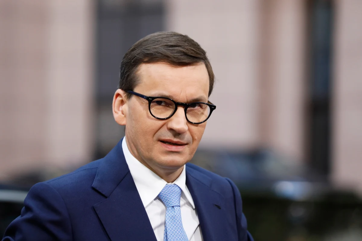 "To co się dzieje na Ukrainie to masakra, to jest barbarzyństwo, atakowani są cywile" - powiedział premier Mateusz Morawiecki przed szczytem Unii Europejskiej w Brukseli. "Konieczne są miażdżące sankcje na paliwa kopalne i odcięcie Rosji od szlaków transportowych" - podkreślił polityk. 