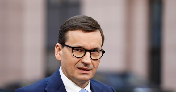 "To co się dzieje na Ukrainie to masakra, to jest barbarzyństwo, atakowani są cywile" - powiedział premier Mateusz Morawiecki przed szczytem Unii Europejskiej w Brukseli. "Konieczne są miażdżące sankcje na paliwa kopalne i odcięcie Rosji od szlaków transportowych" - podkreślił polityk. 