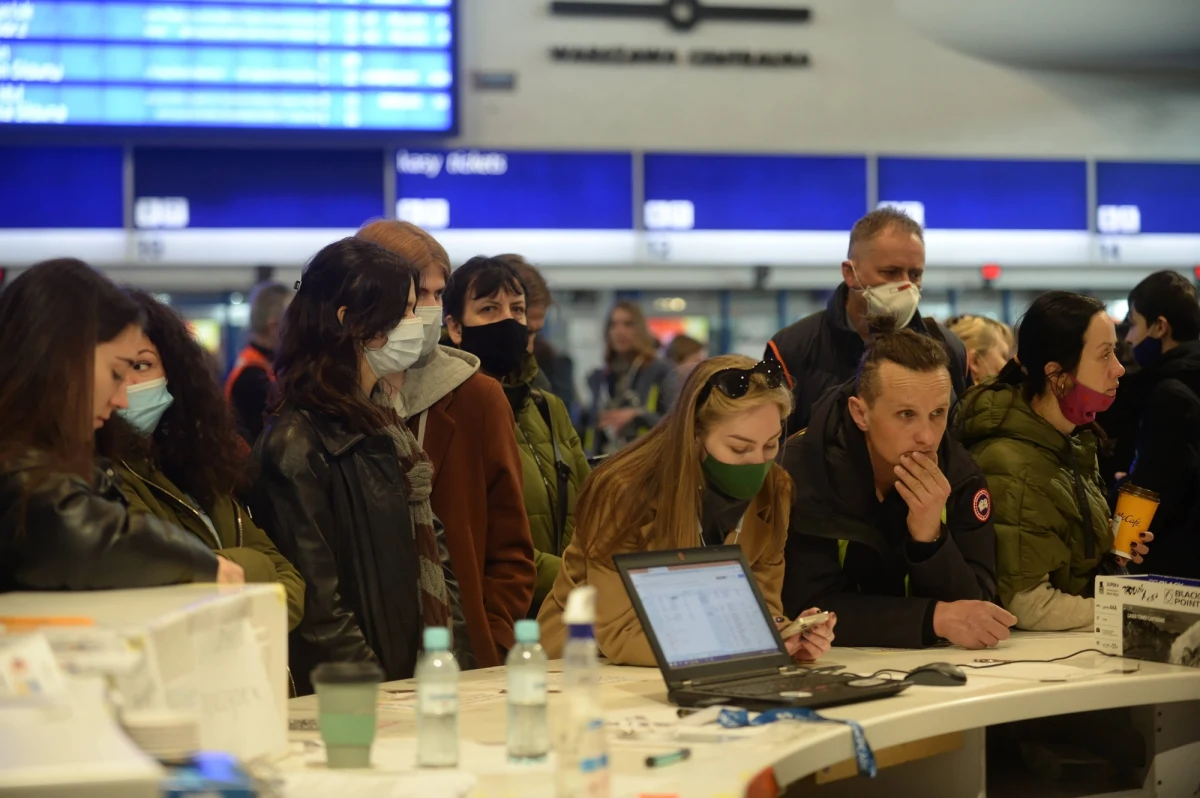 Są cały czas setki próśb o wsparcie - mówią wolontariusze w punkcie pomocowym dla ukraińskich uchodźców na Dworcu Centralnym w Warszawie.

