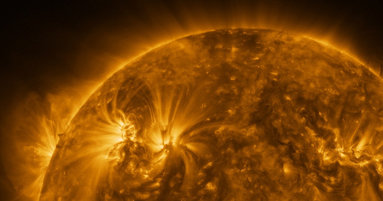 Europejska Agencja Kosmiczna opublikowała spektakularny obraz Słońca wykonany przez sondę Solar Orbiter. Można go obejrzeć lub pobrać w gigantycznej rozdzielczości i np. ustawić jako tapetę pulpitu w komputerze.