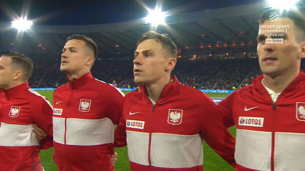 Hymn Polski przed meczem ze Szkocją na Hampden Park. Polacy sprawdzą się przed zbliżającym się meczem finałowym w barażach ze Szwecją lub Czechami, który odbędzie się 29 marca. 