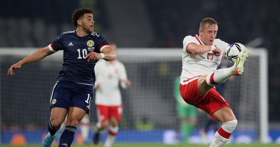 Polska zremisowała ze Szkocją 1:1 w towarzyskim meczu piłkarskim w Glasgow. Wyrównującą bramkę dla biało-czerwonych zdobył w ostatniej akcji z rzutu karnego Krzysztof Piątek. W roli selekcjonera zadebiutował Czesław Michniewicz. We wtorek jego zespół zagra o awans na mundial ze Szwecją.