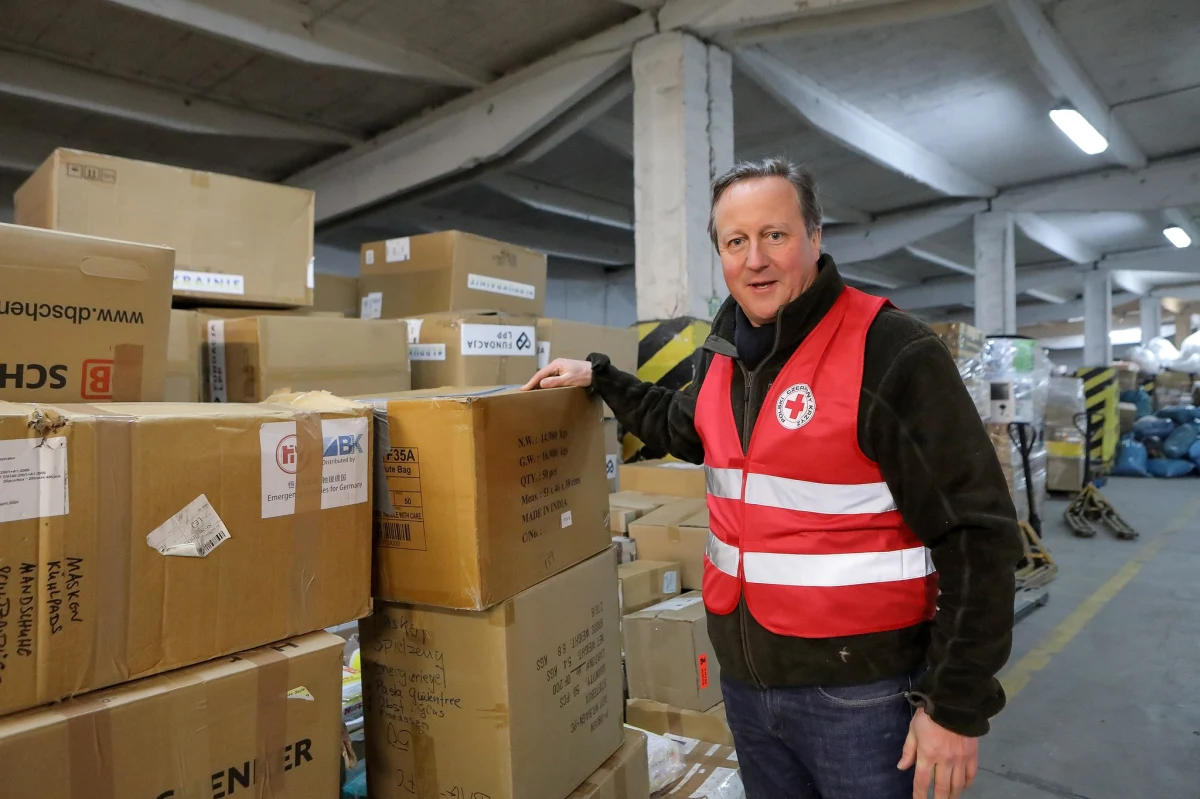 "Żaden kraj nie zrobił więcej, by pomóc Ukraińcom, niż Polska" - napisał były premier Wielkiej Brytanii David Cameron w artykule dla tygodnika "The Spectator". Opisał w nim swoją niedawną podróż do Polski z darami dla uchodźców z Ukrainy. 
