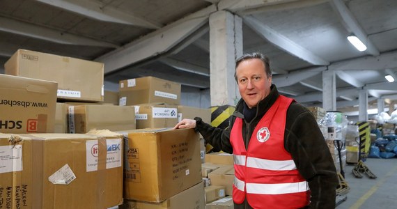 "Żaden kraj nie zrobił więcej, by pomóc Ukraińcom, niż Polska" - napisał były premier Wielkiej Brytanii David Cameron w artykule dla tygodnika "The Spectator". Opisał w nim swoją niedawną podróż do Polski z darami dla uchodźców z Ukrainy. 