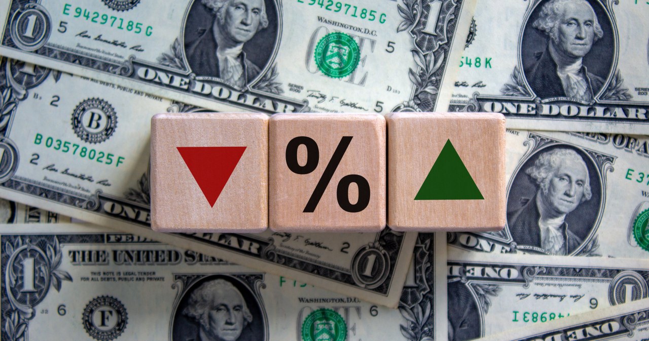 Minął efekt wyborów. Złoty się umacnia, a dolar spada