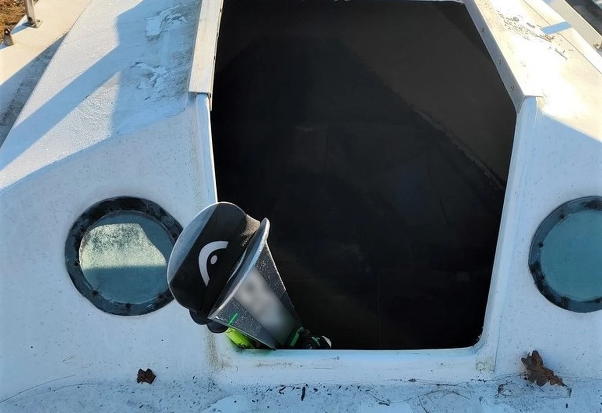 Narty i kijki zniknęły w lutym spod jednego ze stoków narciarskich na Sądecczyźnie. Nie pomogło sprytne ukrycie nart. Po niemal miesiącu policjanci zapukali do drzwi złodzieja, który do wszystkiego się przyznał.