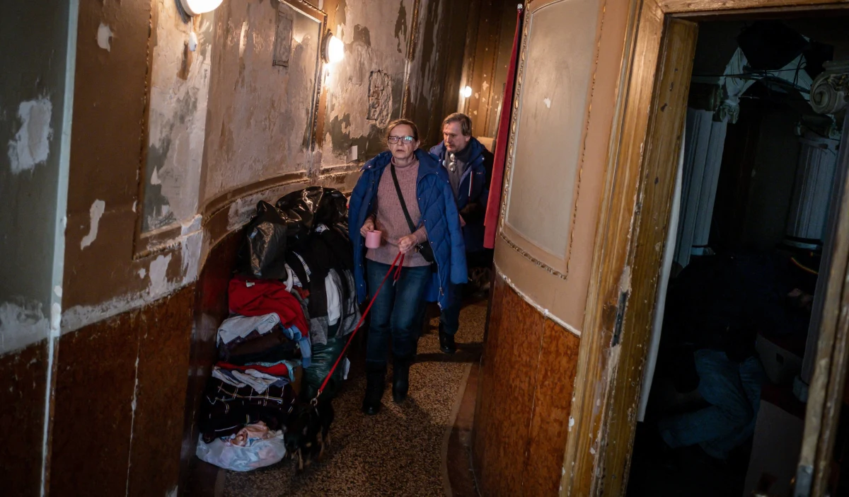 ​W ukraińskim Lwowie po raz pierwszy od trzech dni zawyły syreny przeciwlotnicze. Przerwa trwała rzeczywiście długo. Niektórzy Ukraińcy spekulują, że pozorny spokój mógł być wywołany wizytą prezydenta USA Joe Bidena w Polsce - informują specjalni wysłannicy RMF FM do Lwowa Roch Kowalski i Mateusz Chłystun.