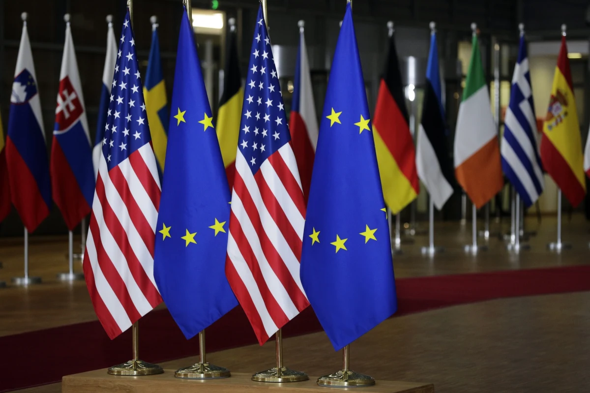 "Polska jest wśród państw popierających najostrzejsze sankcje na Rosję. Niemcy i Austria nie są gotowe do sankcji energetycznych" – oświadczył wieczorem w Brukseli Mateusz Morawiecki. Polski premier zapowiedział także, że na początku przyszłego tygodnia nasz kraj przedstawi swój plan odejścia od rosyjskich źródeł energii. Tuż po zakończonym nadzwyczajnym szczycie Unii Europejskiej głos zabrała także szefowa Komicji Europejskiej Ursula von der Leyen, która zapewniła o zwiększeniu wsparcia dla Ukrainy i zaostrzeniu sankcji na Rosję. "Uwolnimy się od rosyjskich paliw kopalnych" – przewodnicząca KE.  