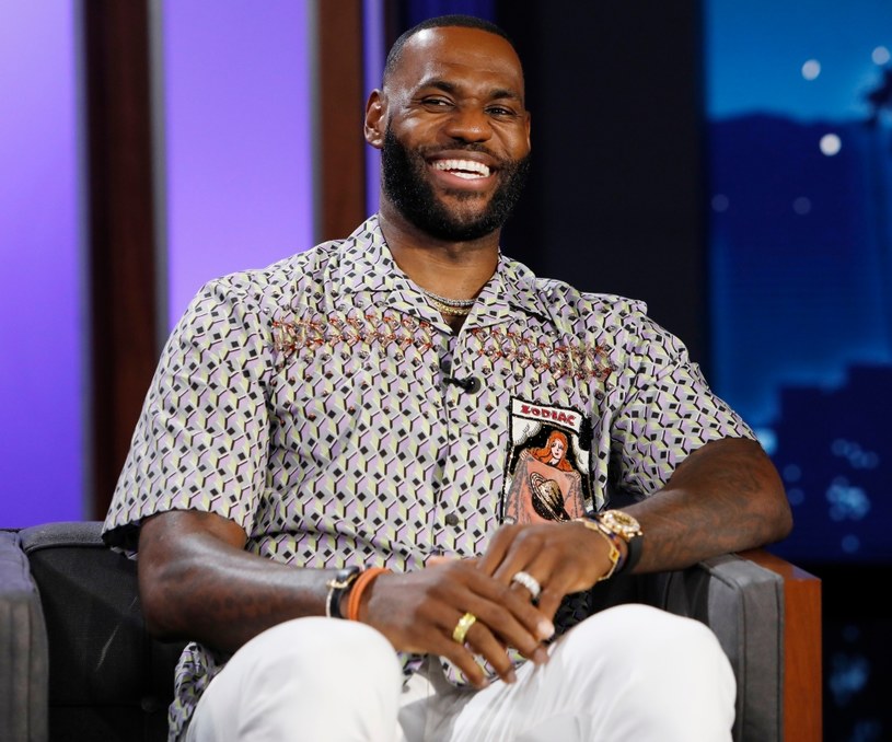 LeBron James, koszykarz Los Angeles Lakers, otrzymał Razzie Awards, nazywaną Złotą Maliną - antyoscarową nagrodę za rolę w sequelu „Space Jam”. Trofea zostały wymyślone w 1981 roku przez byłych studentów filmowych i hollywoodzkich profesjonalistów.