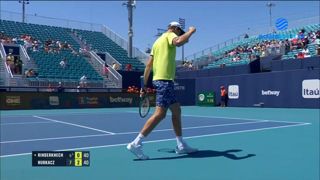 Hubert Hurkacz pokonał Francuza Arthura Rinderknecha 7:6 (7-5), 6:2 i awansował do trzeciej rundy (1/16 finału) turnieju ATP Masters 1000 na twardych kortach w Miami (pula nagród 8,58 mln dolarów). Polak broni w tej imprezie tytułu sprzed roku.