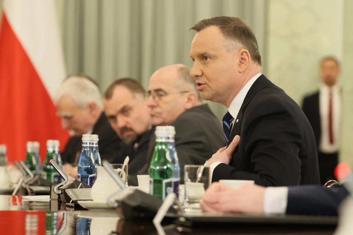 W sobotę wieczorem, po przemówieniu na dziedzińcu Zamku Królewskiego w Warszawie, prezydent USA Joe Biden zakończył wizytę w Polsce. ​"Z całą pewnością po 1989 roku to była jedna z wizyt absolutnie najważniejszych i dla nas kluczowych" - powiedział prezydent Andrzej Duda.