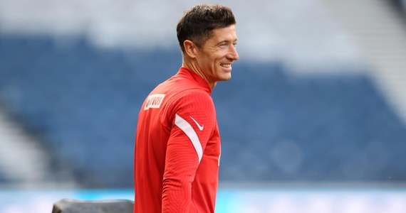 ​Robert Lewandowski miał osiągnąć wstępne porozumienie w sprawie przejścia do hiszpańskiego klubu FC Barcelona - podała włoska telewizja Sportitalia. Według mediów pozostają jeszcze negocjacje z obecnym klubem Polaka, Bayernem Monachium.