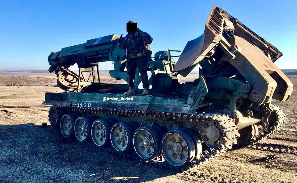 Jednostki rosyjskie są przenoszone na terytorium Białorusi, co ma umożliwić rotację wojsk, które doznały znacznych strat, i wzmocnienie istniejących oddziałów, uzupełnienie zapasów jedzenia, paliwa i amunicji oraz ewakuację rannych i chorych - przekazał w niedzielę Sztab Generalny Sił Zbrojnych Ukrainy.