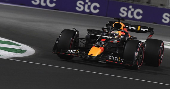Broniący tytułu mistrza świata Formuły 1 Holender Max Verstappen (Red Bull) wygrał wyścig o Grand Prix Arabii Saudyjskiej, 2. rundę cyklu. Prowadzenie w klasyfikacji generalnej utrzymał drugi na mecie reprezentant Monako Charles Leclerc (Ferrari).