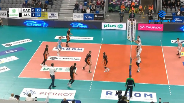 Cerrad Enea Czarni Radom - Jastrzębski Węgiel 0:3 (20:25, 14:25, 16:25)

 

Cerrad Enea Czarni Radom: Aleksander Berger, Rafał Faryna, Michał Kędzierski, Bartłomiej Lemański, Michael Parkinson, Paweł Rusin - Mateusz Masłowski (libero) - Bartosz Firszt, Wiktor Nowak, Maciej Nowowsiak (libero), Jose Ademar Santana, Aleksandr Woropajew

 

Jastrzębski Węgiel: Tomasz Fornal, Jan Hadrava, Jakub Macyra, Rafał Szymura, Benjamin Toniutti, Łukasz Wiśniewski - Jakub Popiwczak (libero) - Stephen Boyer, Dominik Rakowski, Kamil Strzymszok