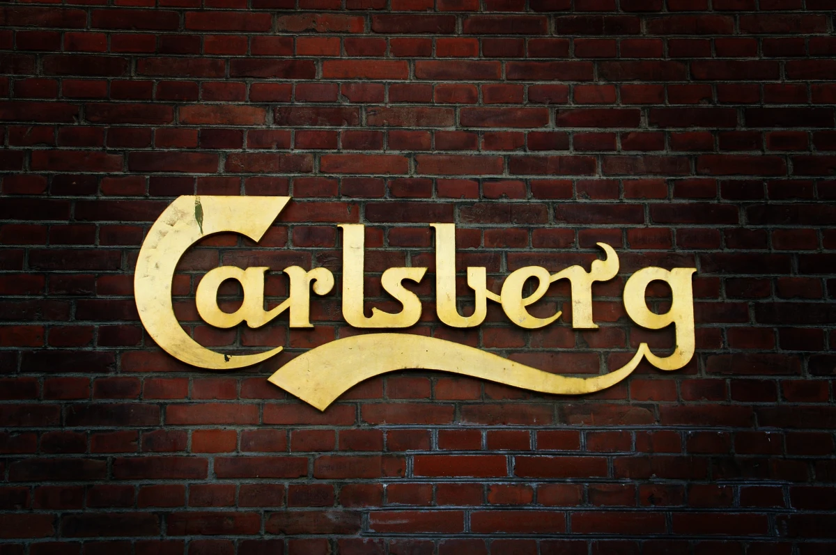 Duński koncern browarniczy Carlsberg ogłosił, że pozbędzie się całego swojego biznesu w Rosji. Dziś decyzję o ostatecznym wycofaniu się z rynku rosyjskiego podjął też holenderski Heineken.