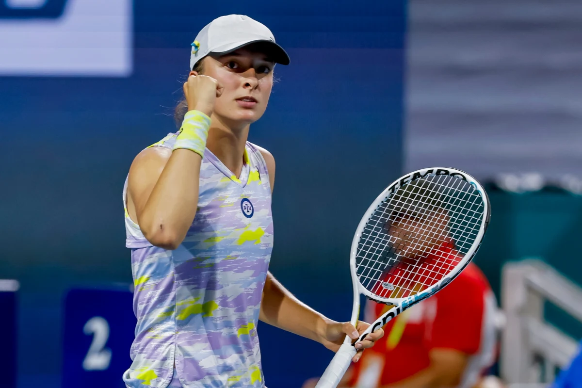Rozstawiona z numerem drugim Iga Świątek, która wkrótce zostanie liderką światowego rankingu tenisistek, pokonała Amerykankę Cori Gauff 6:3, 6:1 i awansowała do ćwierćfinału turnieju WTA na twardych kortach w Miami (pula nagród 8,58 mln dolarów).