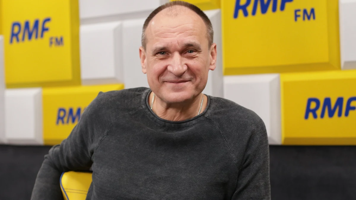 „Uważam, że (uchodźcy z Ukrainy przebywający w Polsce) powinni dostawać 500+ w bonach żywnościowych. Natomiast jeżeli nie ma takiej możliwości, to może być gotówka” – mówił w Porannej rozmowie w RMF FM Paweł Kukiz, lider Kukiz’15. Podkreślił także, że większa uwaga rządu powinna być skupiona na możliwości zapewnienia pracy Ukraińcom. Stwierdził też, że władze powinny zwiększyć pomoc uchodźcom na miejscu, w Ukrainie. „Poprzez wspomaganie ośrodków dla uchodźców ze wschodniej Ukrainy, którzy przyjeżdżają na zachodnią Ukrainę w pobliże polskiej granicy” – mówił Kukiz. Zaznaczył, że nie chodzi mu o zamykanie granicy i że każdemu, kto przyjedzie do Polski powinno się udzielać pomocy we wszelkiej możliwej formie. 