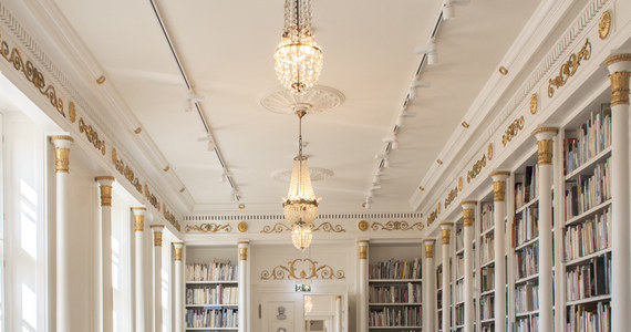Do najstarszego gmachu Biblioteki Raczyńskich w Poznaniu wróciły książki. Będzie tam działać Filia Sztuki. Właśnie skończyła się modernizacja budynku, a czytelnicy będą mogli podziwiać jej efekty od najbliższej niedzieli.
