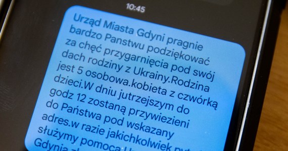 Gdyńscy urzędnicy ostrzegają przed fałszywymi SMS-ami, które docierają do mieszkańców. Apelują, by nie reagować i nie odpisywać. O sprawie powiadomili policję.

