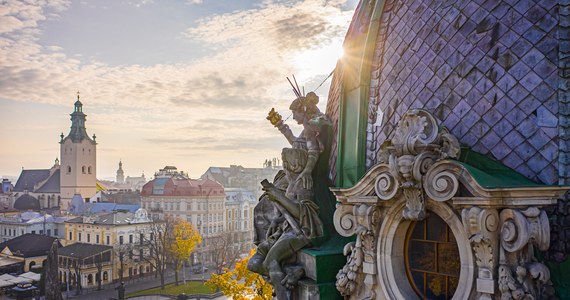 Obecna sytuacja zabezpieczania zabytków we Lwowie nie ma swojej analogii w historii - mówi dr Paweł Boliński z krakowskiej Akademii Sztuk Pięknych. Specjaliści starają się ochronić najcenniejsze obiekty w mieście, którego zabytkowa zabudowa została wpisana na listę Światowego Dziedzictwa UNESCO.