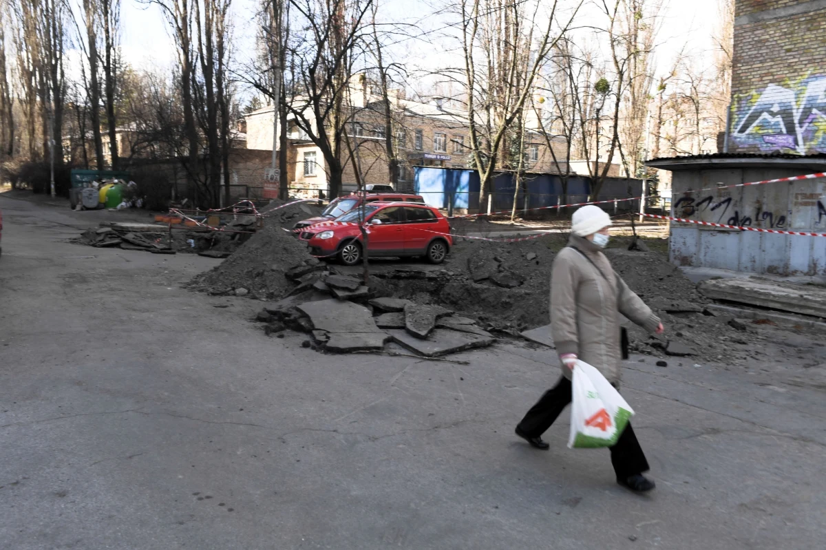 W ciągu ubiegłego miesiąca Ukrainę opuściło łącznie 3,9 mln ludzi a 6,5 mln musiało przemieścić się wewnątrz tego kraju - poinformowała we wtorek zastępca sekretarza generalnego ONZ ds. humanitarnych Joyce Msuya. Stały przedstawiciel Ukrainy w ONZ Serhij Kislica zaznaczył natomiast, że spowodowanie humanitarnej katastrofy na Ukrainie jest elementem rosyjskiej strategii.