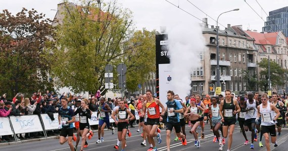 W niedzielę, 3 kwietnia odbędzie się 14. Poznań Półmaraton. To oznacza zmiany w funkcjonowaniu komunikacji miejskiej oraz organizacji ruchu wzdłuż oraz w pobliżu trasy biegu. Impreza startuje  o godzinie 9:00. 