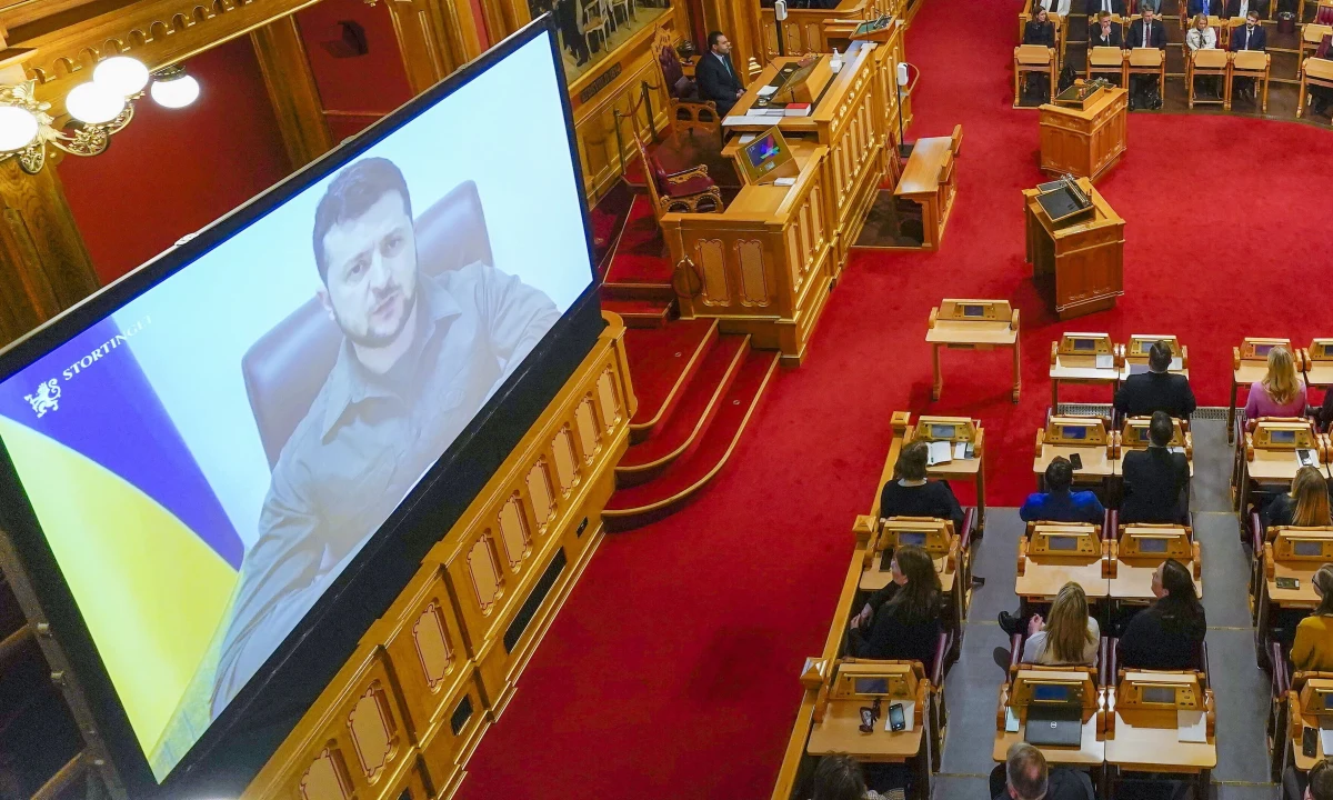 Dowolny statek może paść ofiarą rosyjskich min na Morzu Czarnym i Morzu Azowskim - powiedział w środę przed norweskim parlamentem prezydent Ukrainy Wołodymyr Zełenski. Uściślił, że może to być np. prom z Bułgarii lub Rumunii.