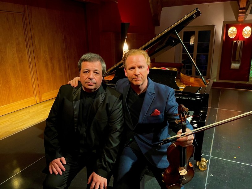 Muzycy klasyczni Daniel Hope i Alexey Botvinov nagrali kompozycje ukraińskich kompozytorów, aby wesprzeć Ukrainę w czasie wojny.