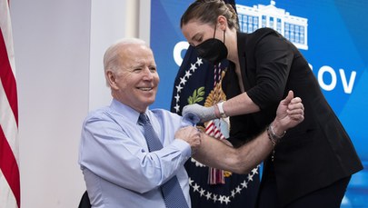 Biden przyjął czwartą dawkę szczepionki. "Covid-19 nie kontroluje już naszego życia"