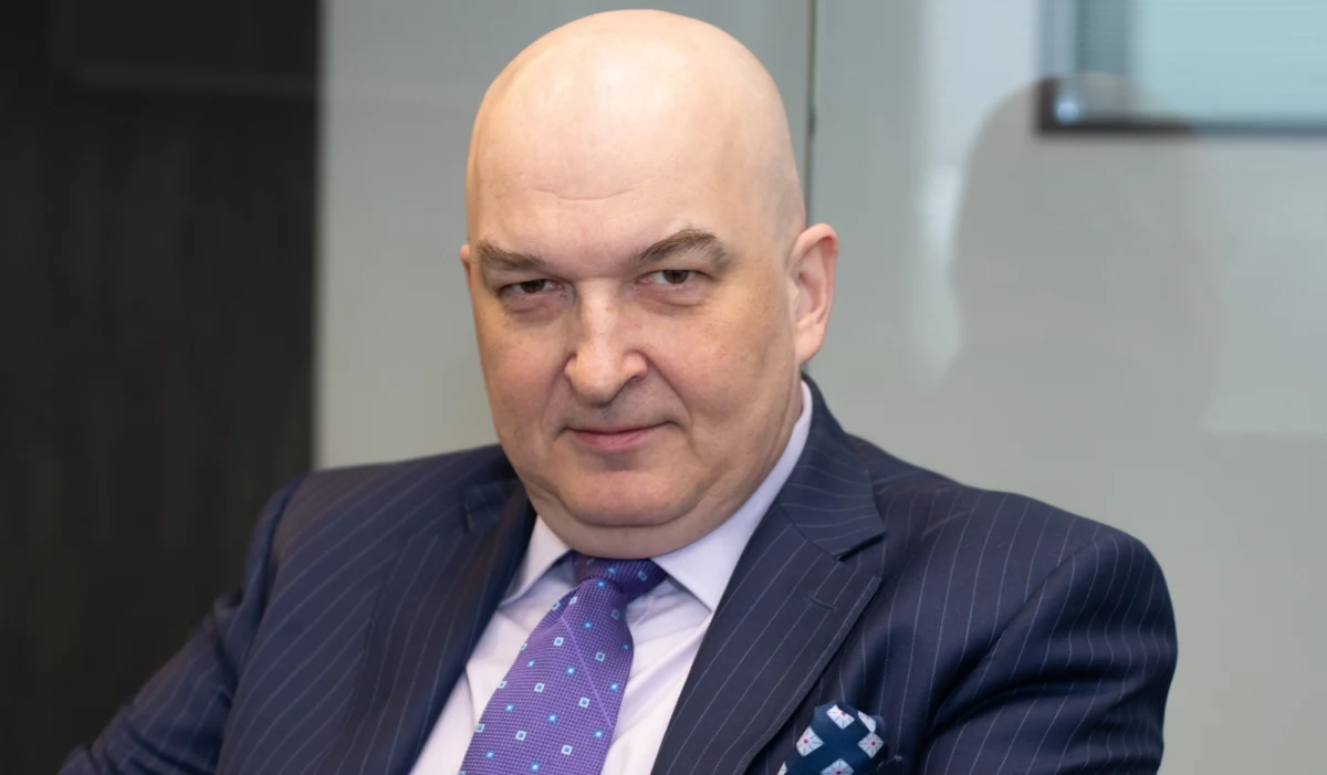 "Wszyscy mają w pamięci doświadczenie 2014 roku. Do porozumień mińskich doszło, gdy strona ukraińska została pokonana. Wówczas Francja i Niemcy się włączyły, by uniknąć klęski politycznej. To się odbywało, gdy na polu bitwy Ukraińcy dostali mocno w skórę. W tej chwili oni wiedzą, że nie dostali w skórę, Rosjanie też to wiedzą. Dopóki nie będzie wojennego rozstrzygnięcia, gdy któraś ze stron uzna, że została pokonana, to trudno się spodziewać, że przybliżamy się do jakiegoś politycznego rozwiązania" - mówił w Porannej rozmowie w RMF FM dyrektor Polskiego Instytutu Spraw Międzynarodowych Sławomir Dębski.