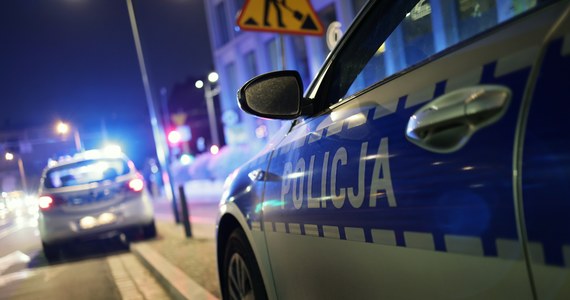 Policja zatrzymała mężczyznę, który jest powiązany z brutalnym zabójstwem w Parku Śląskim w Chorzowie. Sprawca zadał 50 ciosem nożem 30-letniemu dziennikarzowi. Do zdarzenia doszło z soboty na niedzielę. Do tej pory podejrzany się ukrywa. 