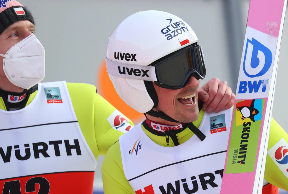 "Kontrakt nie jest jeszcze podpisany, ale to tajemnica poliszynela" - powiedział prezes Polskiego Związku Narciarskiego Apoloniusz Tajner i przyznał, że PZN finalizuje rozmowy z Thomasem Thurnbichlerem. Zaledwie 33-letni szkoleniowiec był w minionym sezonie współpracownikiem trener austriackiej kadry Andreasa Widhoelzla. W Polsce Thurnbichler ma podpisać kontrakt do kolejnych zimowych Igrzysk Olimpijskich.