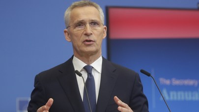 Stoltenberg: Rosjanie nie wycofują się z Ukrainy, należy spodziewać się więcej ataków