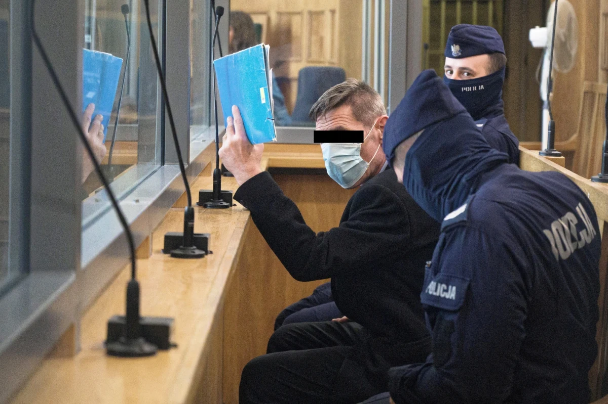 ​25 lat więzienia i 10 lat pozbawienia praw publicznych - taką karę łódzki sąd wymierzył byłemu ochraniarzowi z klubu studenckiego, który w 1995 roku zgwałcił i zabił 22-letnią studentkę. Oskarżony przez ćwierć wieku ukrywał się m.in. w Rosji.