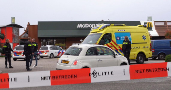 32-letni mężczyzna, podejrzany o zastrzelenie dwóch osób w restauracji McDonald's w Zwolle na północy Holandii, sam zgłosił się na komisariat i został aresztowany.