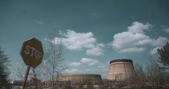„Rosjanie zamierzają opuścić Czarnobylską Elektrownię Atomową i pobliskie miasto Sławutycz” - poinformował w czwartek ukraiński koncern Enerhoatom. Jak podano, część rosyjskich wojsk już udała się w stronę granicy z Białorusią.