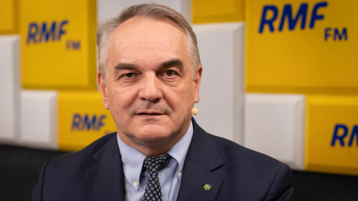 "Najlepszą odpowiedzią jest parafraza prezydenta Clintona sprzed 30 lat: 'Elektryczność, głupcze'. Bo dzisiaj elektryczność może zastąpić gaz" - mówił w Popołudniowej rozmowie w RMF FM Waldemar Pawlak, pytany o dekret Władimira Putina, który domaga się płatności za gaz w rublach. "Prezydent Putin może się bujać z tym swoim gazem, bo nie będzie on nam do niczego potrzebny, poza przemysłem chemicznym, a tutaj trzeba wykorzystać też dobrze gaz, który mamy w naszych krajowych złożach" - stwierdził gość Piotra Salaka.