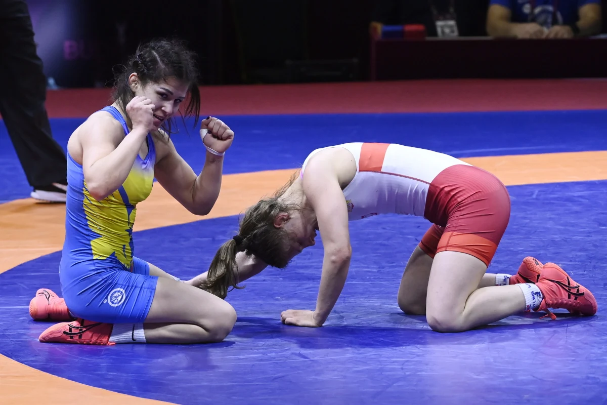 ​Reprezentantki Polski zdobyły w czwartek trzy medale zapaśniczych mistrzostw Europy w Budapeszcie: Jowita Wrzesień srebrny w wadze 59 kg, a brązowe przypadły Annie Łukasiak w 50 kg i Annie Strzałce w 68 kg.