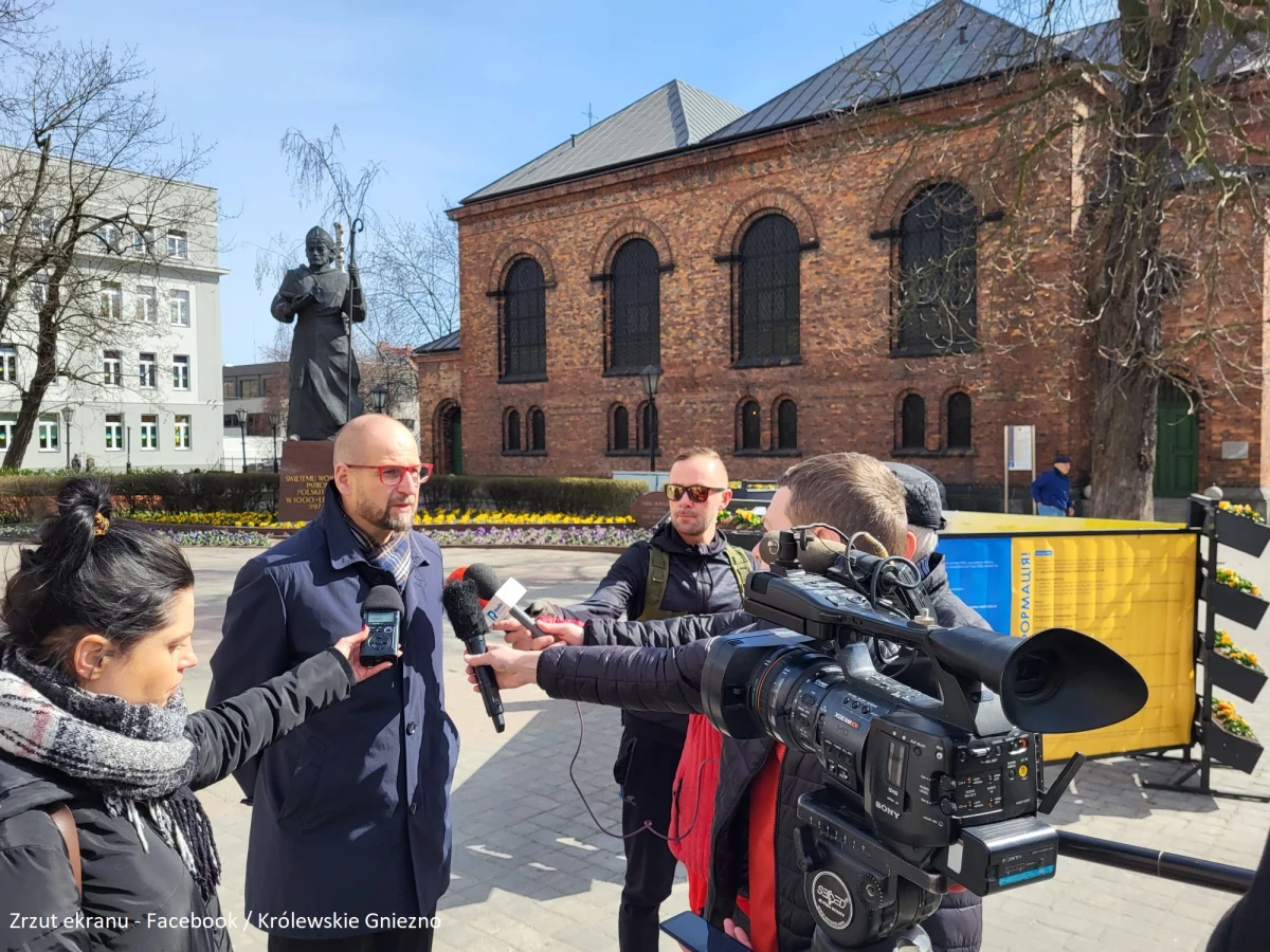 Po spowodowanej koronawirusem, dwuletniej przerwie, do pierwszej stolicy Polski powracają obchody imienin patrona Gniezna – św. Wojciecha. Oprócz uroczystości religijnych, 23 i 24 kwietnia planowane są także miejskie atrakcje: uliczny jarmark oraz przegląd „Adalbertus”.